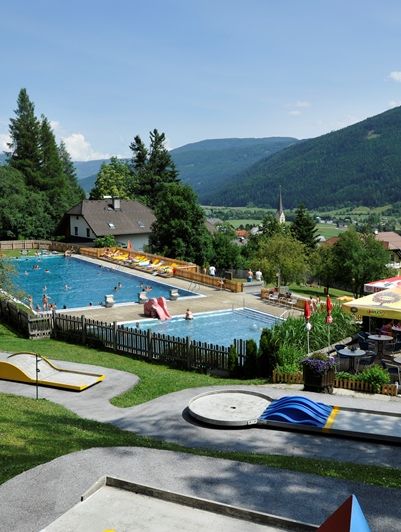 Freibad in St. Michael im Sommer