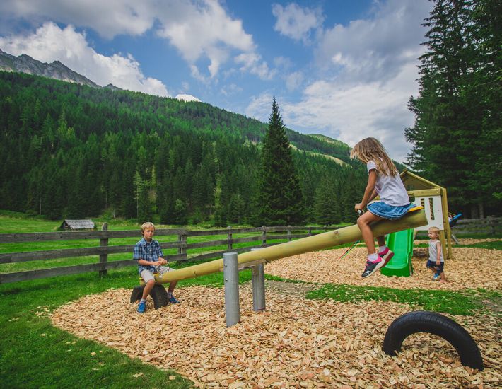 Spielplatz beim Grillplatz im Pöllatal