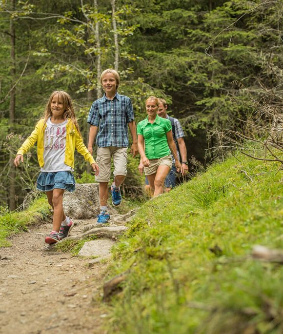 Wandern am Bacherlebnisweg Pöllatal