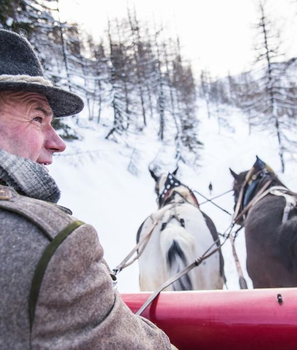 horse-drawn sleigh ride in Gontal