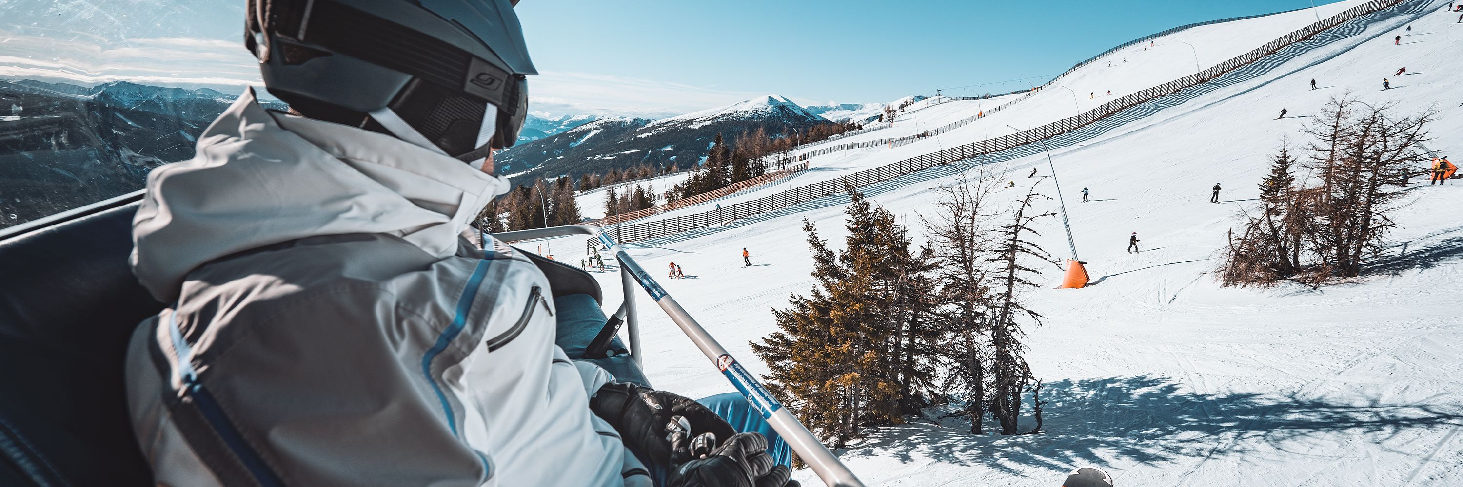 Skifahrer am Gamskogellift im Winter