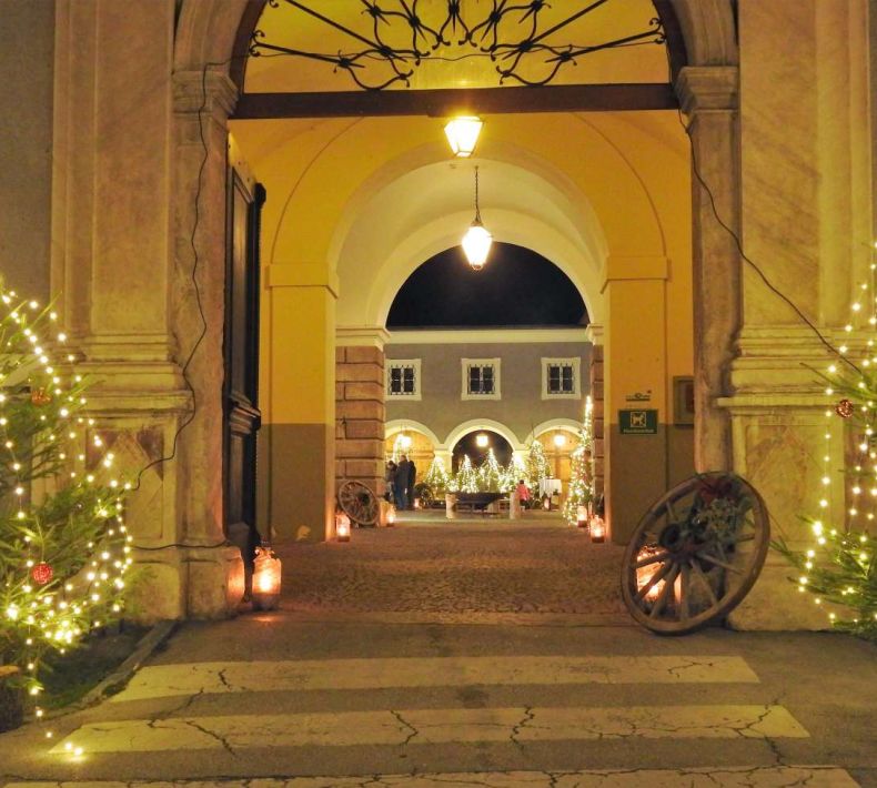 Weihnachtliche Stimmung am Adventmarkt