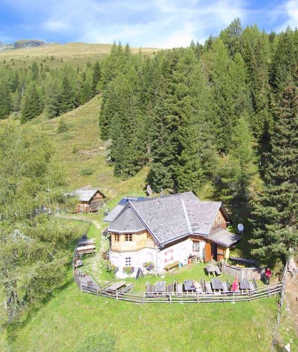 Bergfriedhütte am Katschberg im Sommer